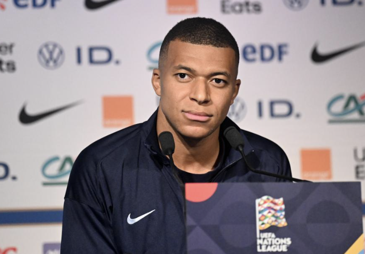 Kylian Mbappé réagit fermement aux rumeurs : « FAKE NEWS »