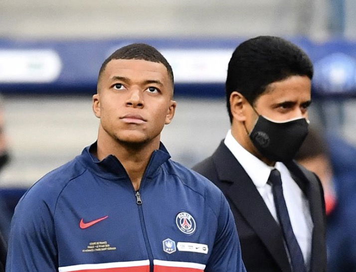 Kylian Mbappé et Nasser Al-Khelaïfi avant un match du PSG 