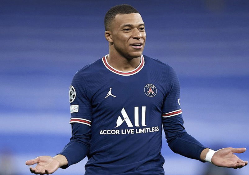 Kylian Mbappé qui célèbre un but en Ligue des Champions avec le Paris Saint-Germain