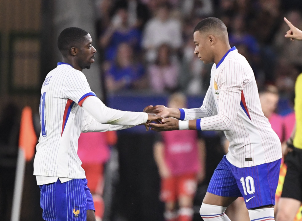 Kylian Mbappé qui rentre à la place de Ousmane Dembélé face au Canada avec l’Équipe de France 