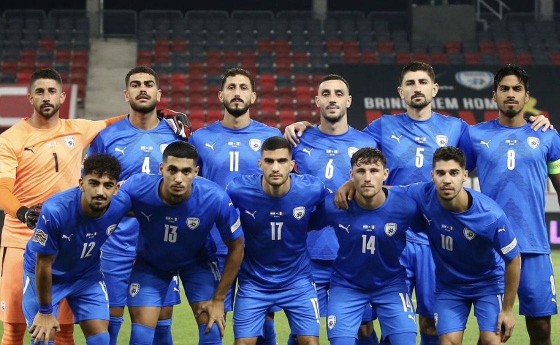 L’équipe de football titulaire de Israël aligné pour la photo avant son match face à l’Italie en Ligue des Nations