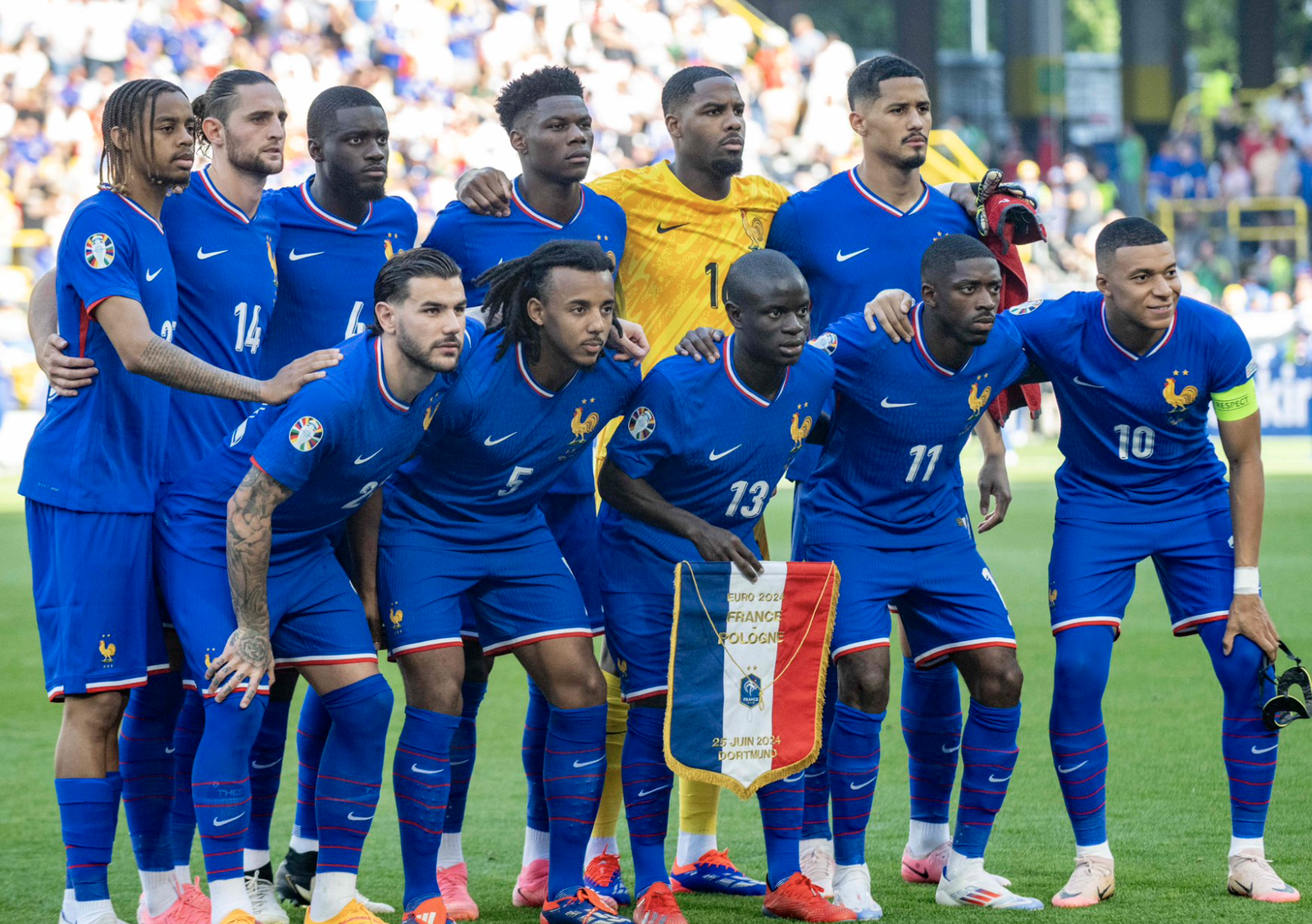 L’Équipe de France qui pose avant un match international 6 septembre 2024