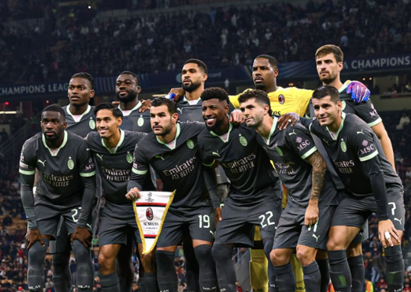 L’équipe de l’AC Milan pose pour la photo avant d’affronter une équipe en Ligue des Champions