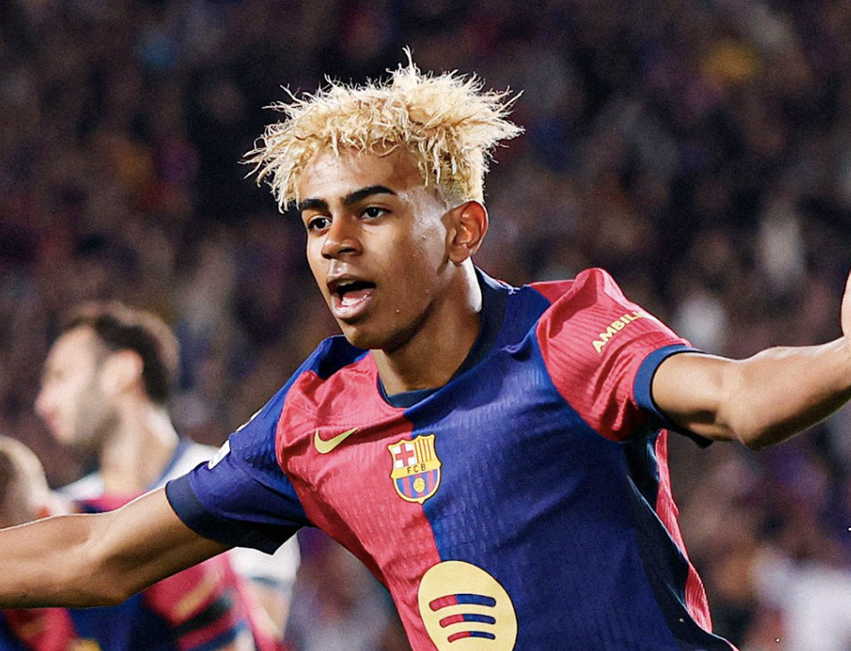 Lamine Yamal célèbre son but avec Barcelone face à l’Inter Milan en Ligue des Champions