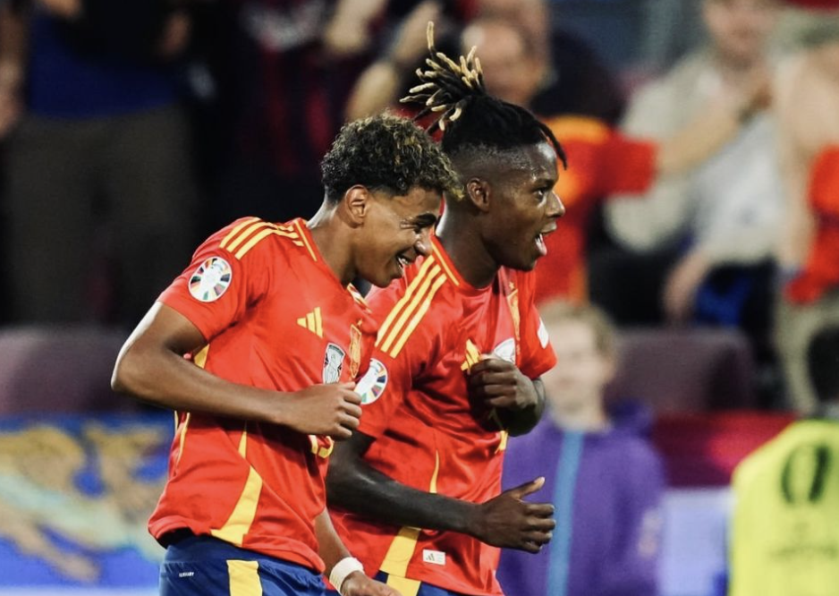 Lamine Yamal et Nico Williams qui dansent après un but inscrit avec l’Espagne lors de l’Euro 2024