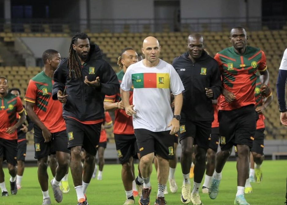 Le Cameroun à l’échauffement avec son match face à Angola