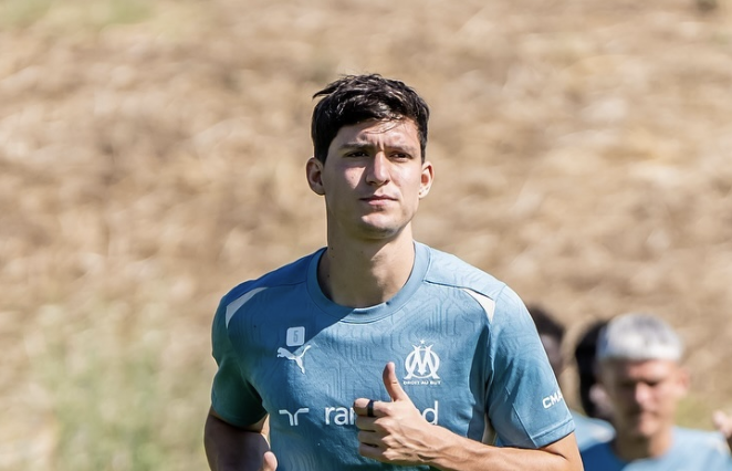 Leonardo Balerdi à l’entraînement pour se renforcer après sa blessure avec l’OM