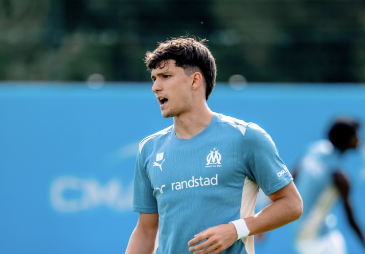 Leonardo Balerdi avec l’OM face à Nîmes en amical