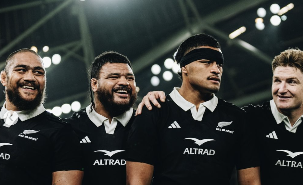 Les All-Blacks avec le sourire après une victoire au rugby