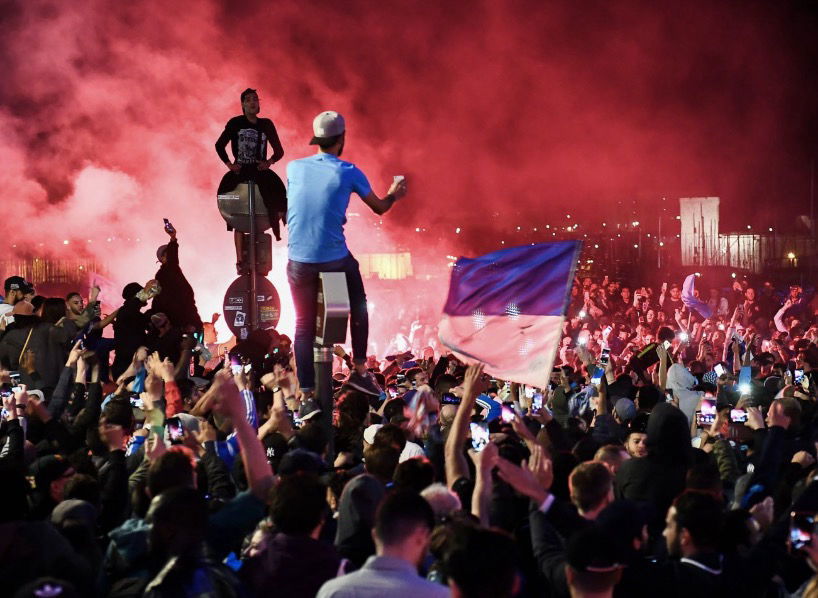 Les supporters marseillais qui fêtent leur victoire