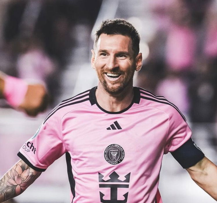 Lionel Messi avec le sourire après un but avec l’Inter Miami en MLS