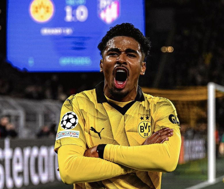 Maatsen qui célèbre son but avec Dortmund face à l’Atlético Madrid en Ligue des Champions