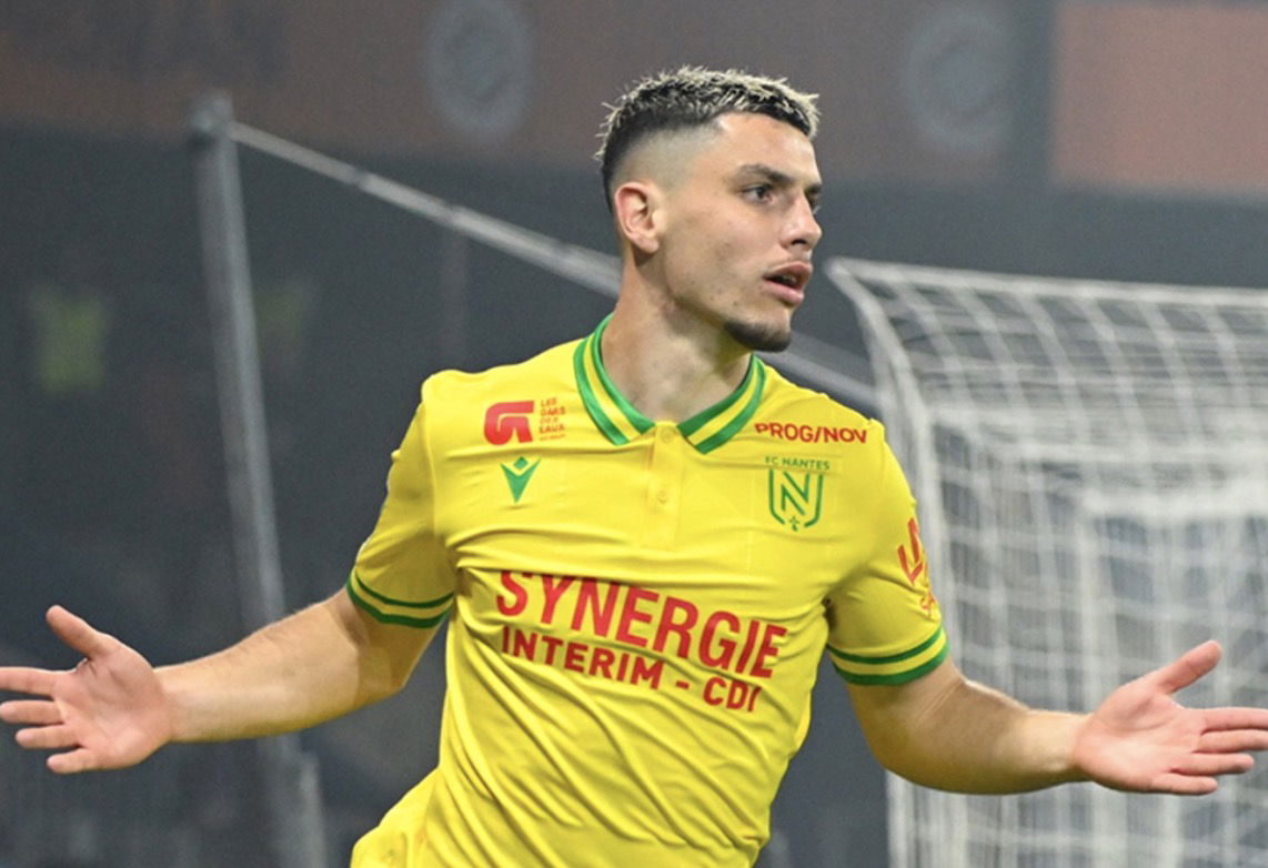 Mathis Abline qui célèbre un but avec le FC Nantes