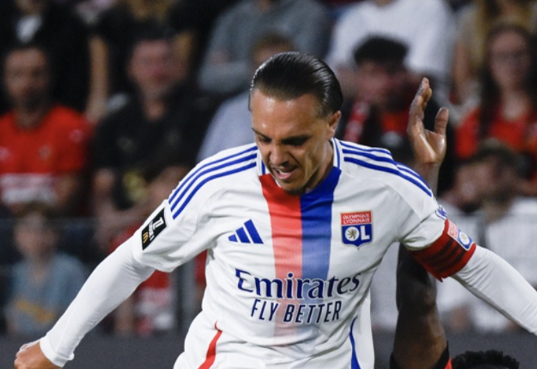 Maxence Caqueret avec l’OL face au Stade Rennais en Ligue 1