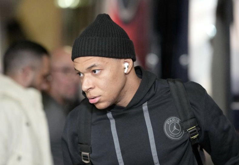 Mbappé agacé en déplacement avec le PSG 19 mai 2024