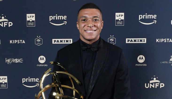 Mbappé avec son trophée UNFP 2024 