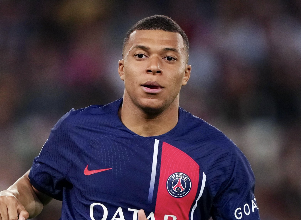 Mbappé lorsqu’il jouait avec le Paris Saint-Germain pendant un match de championnat en Ligue 1