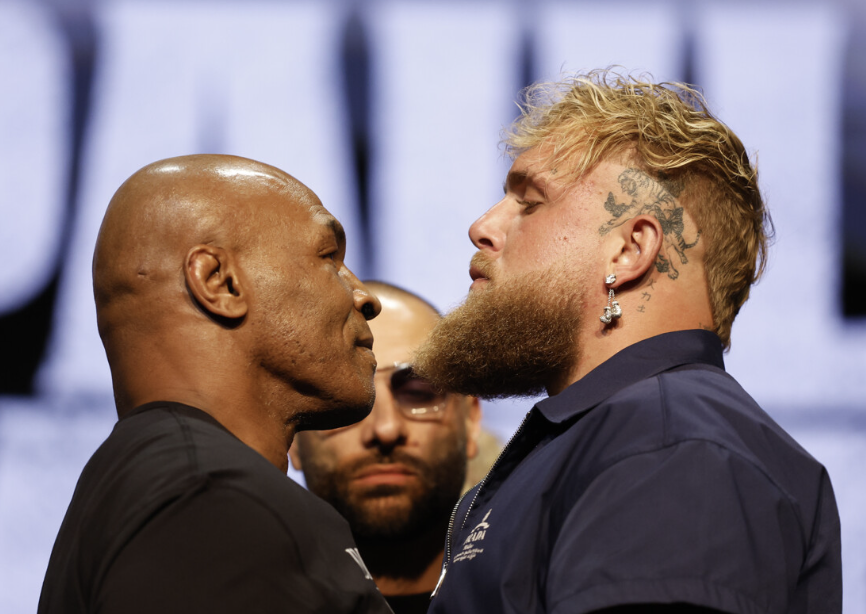 Mike Tyson face à Jake Paul en conférence de presse avant leur combat