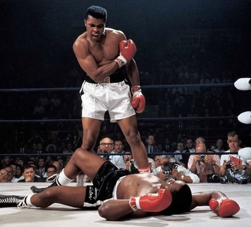 Muhammad Ali met KO son adversaire