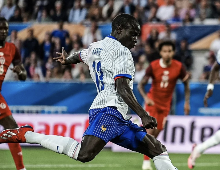 N’Golo Kanté face au Canada avec l’Équipe de France 