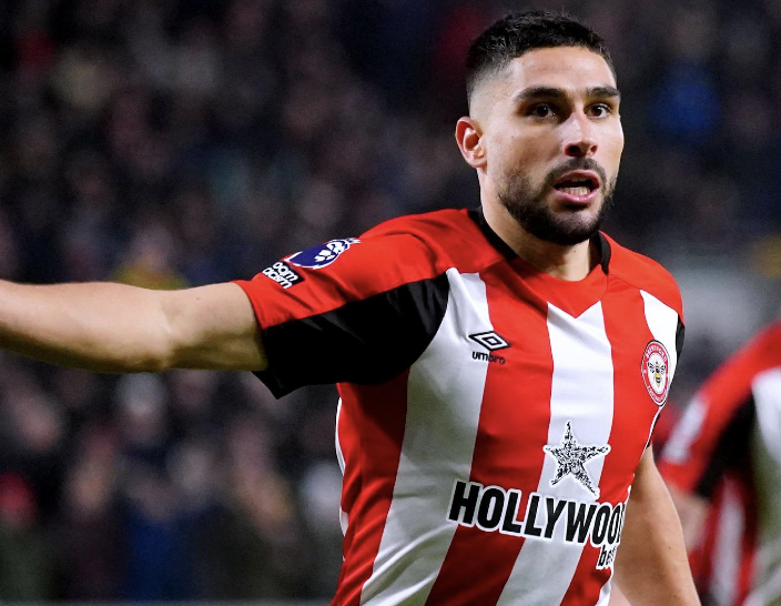 Neal Maupay célèbre son but avec Brentford 24 août 2024