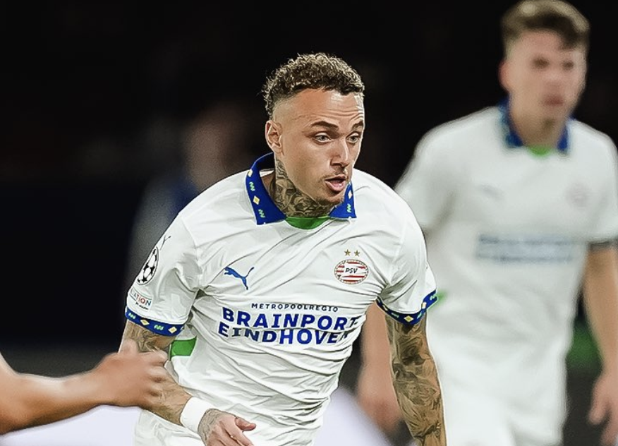 Noa Lang marque face au PSG avec le PSV Eindhoven au Parc des Princes