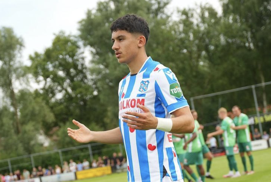 Osame Sahraoui prie avant son match avec Heerenveen