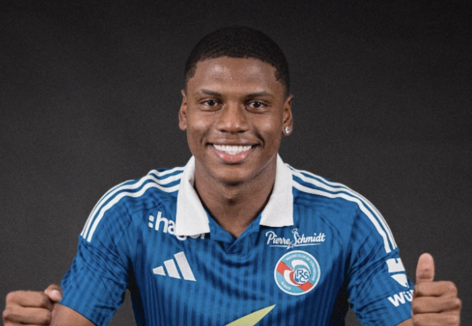 Óscar Perea avec son nouveau club le Racing Club de Strasbourg 