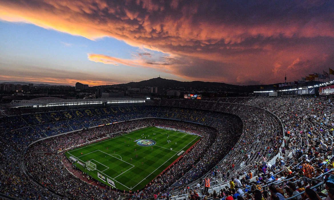 TOP 10 des stades de football les plus emblématiques et les plus surprenants du monde
