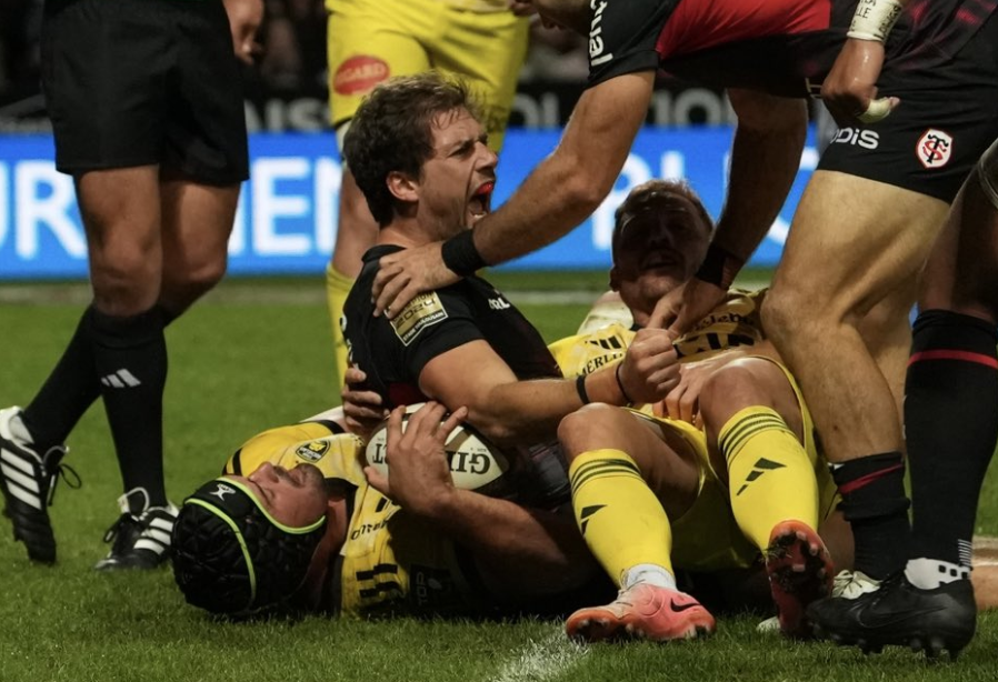 Pierre-Louis Barassi explose de joie après son essai avec le Stade Toulousain face à La Rochelle en Top 14