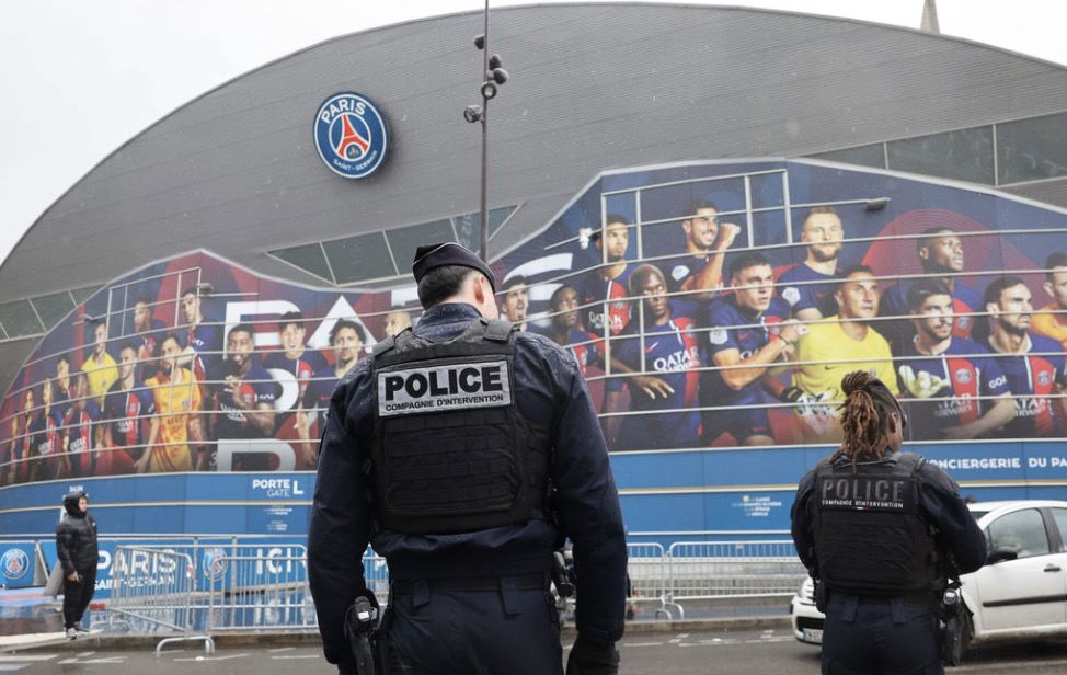 Deux supporters du Barça arrêtés après des saluts nazis contre le PSG 