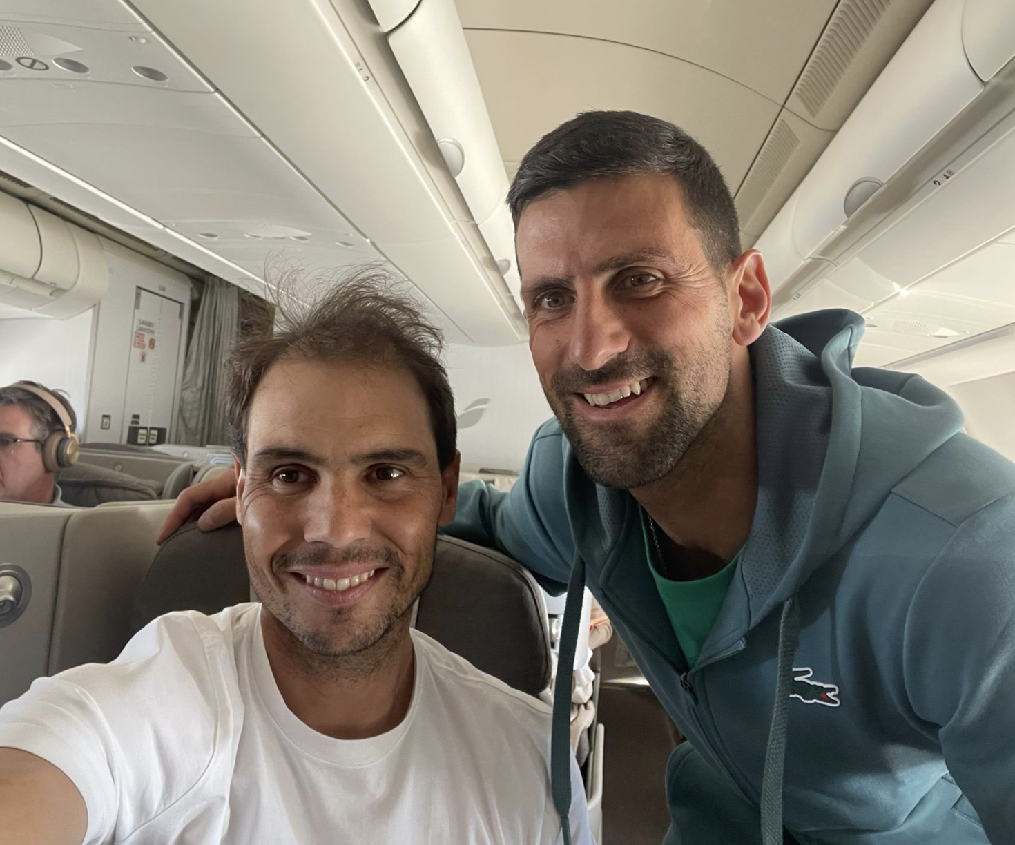 Rafael Nadal et Novak Djokovic prennent un selfie dans l’avion 