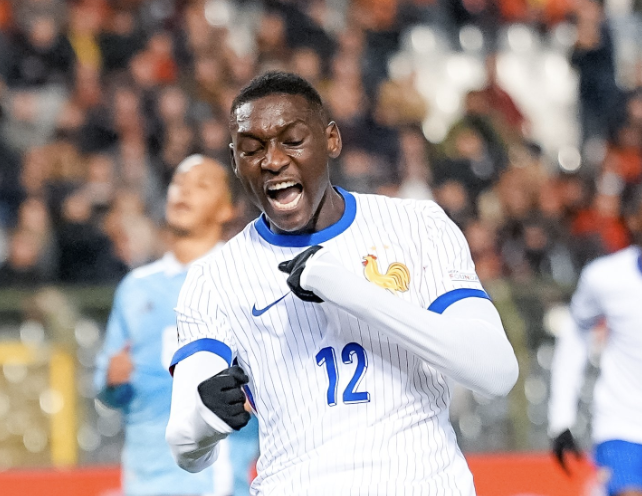 Randal Kolo Muani célébre son doublé avec l’équipe de France face à la Belgique en Ligue des Nations