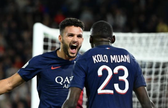 Randal Kolo Muani et Gonçalo Ramos après un but avec le PSG 13 août 2024