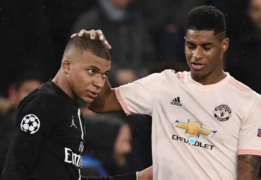 Rashford qui console Mbappé après l’élimination du PSG en Ligue des Champions