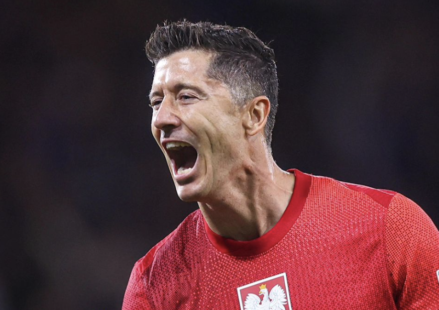 Robert Lewandowski crie après son but avec la Pologne en Ligue des Nations