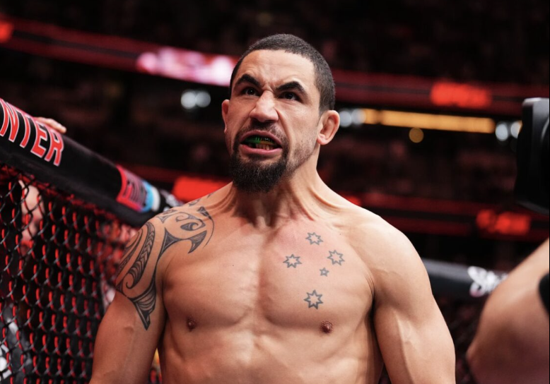 Robert Whittaker s’énerve dans l’octogone avant un combat de MMA à l’UFC