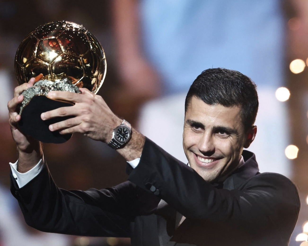 Rodri soulève le Ballon d’Or 2024 à la cérémonie 