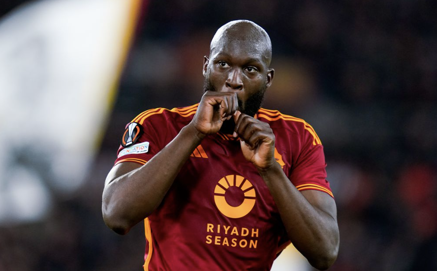 Romelu Lukaku met sous pouce dans la boucbe après son but avec l’AS Roma en Serie A