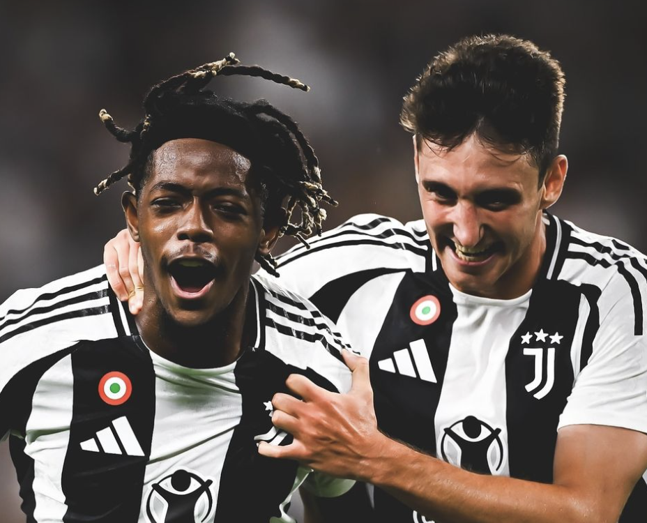 Samuel Mbangula célèbre son but avec la Juventus face à Côme en Serie A