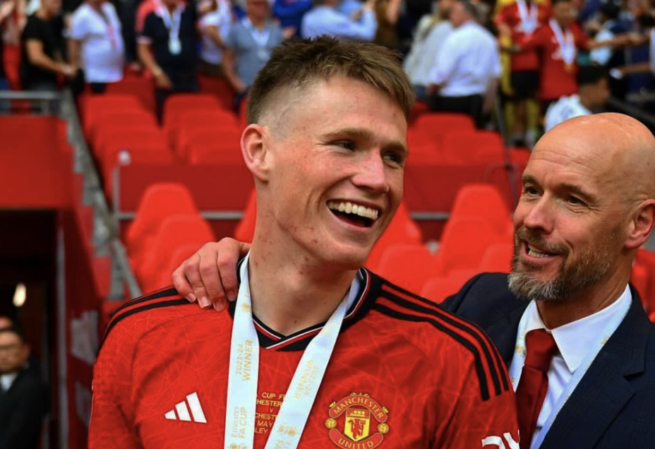 Scott McTominay et Erik ten Hag après avoir remporté la FA Cup avec Manchester United