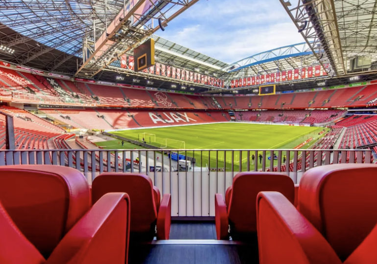 Stade Johan Cruijff Arena d'Amsterdam assis dans le stade