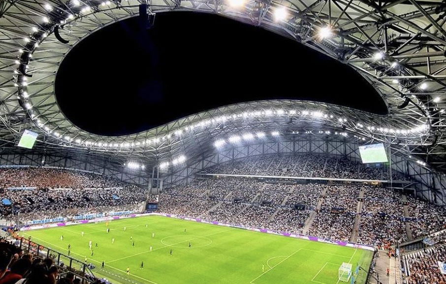 Stade Vélodrome en soir de match de l’Olympique de Marseille 