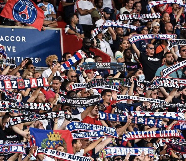 supporters paris saint germain tribune ligue 1 football