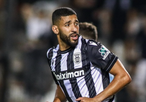 Tarik Tissoudali avec le PAOK Salonique pendant un match