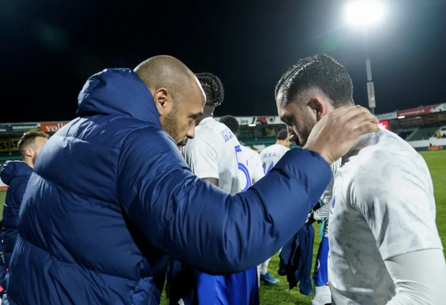 Thierry Henry avec Rayan Cherki en Équipe de France espoirs