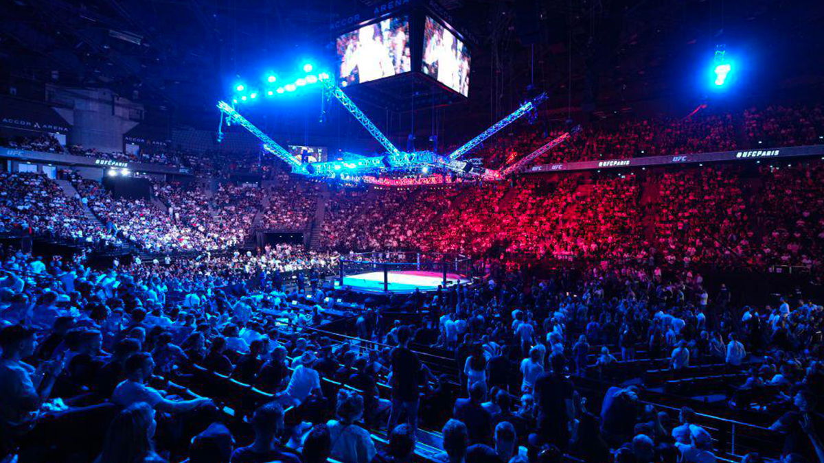 UFC Paris avec l’octogone aux couleurs de la France