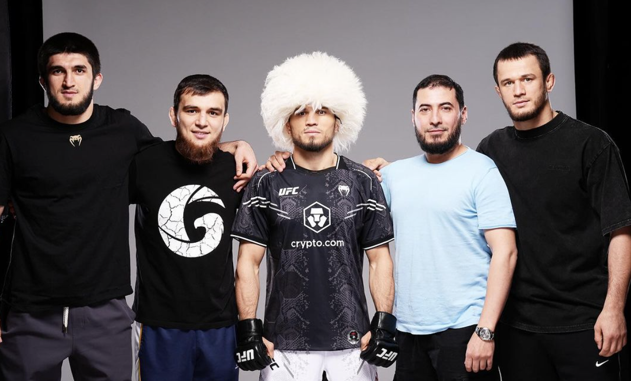 Umar Nurmagomedov avec son staff à l’UFC