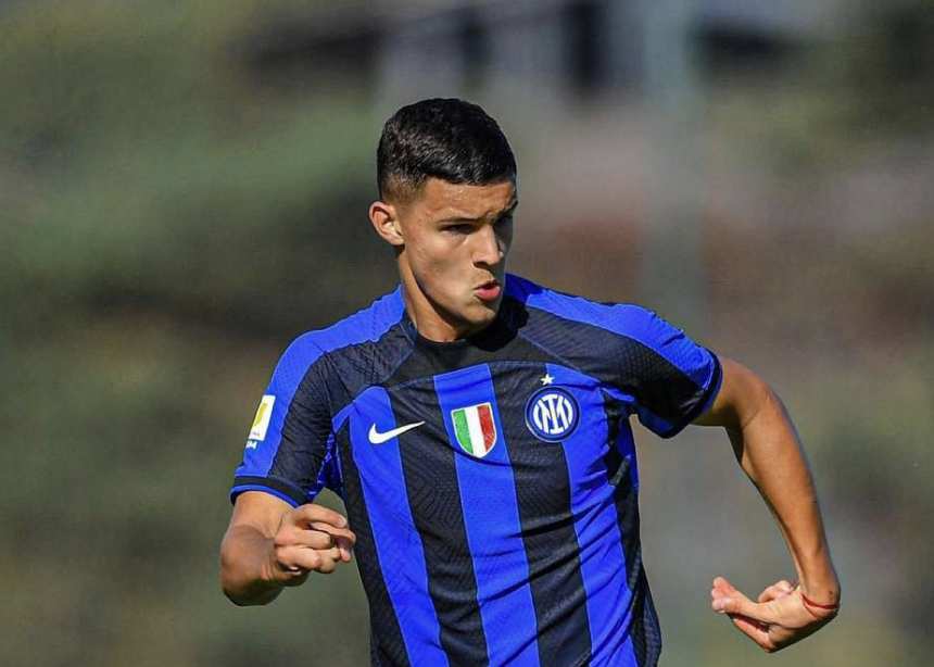 Valentin Carboni dribble avec l’Inter Milan en amical