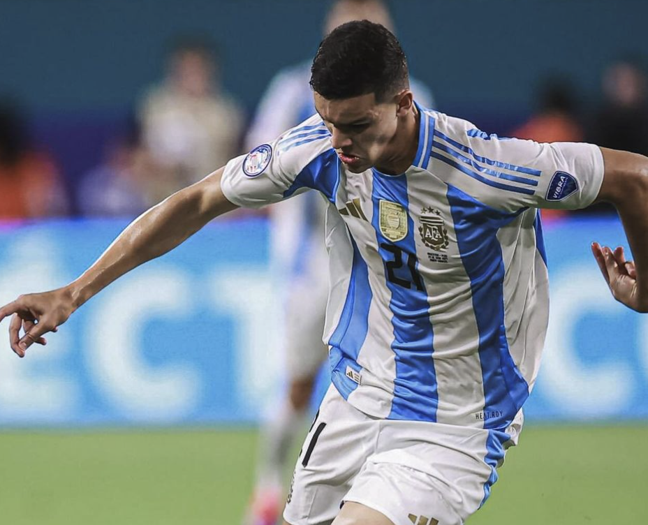 Valentin Carboni pendant un match avec l’Argentine 25 juillet 2024